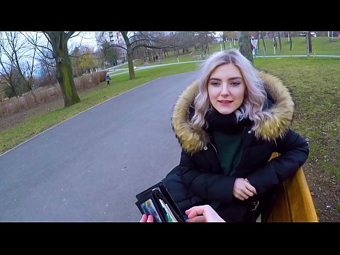 ❤️ Gleypir heitt ásamt ókunnugra fyrir peninga - blástur í garðinum eftir Evu Elfie ️ Rússneskt klám hjá okkur is.fuckmymac.ru ❌️❤